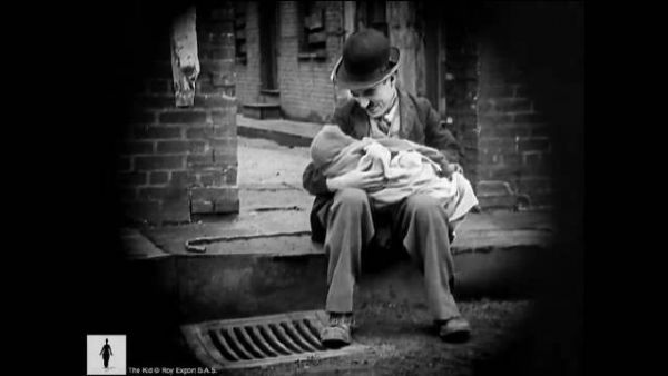 卓别林的《寻子遇仙记》(The Kid)1921年上映，到现在正好100年……