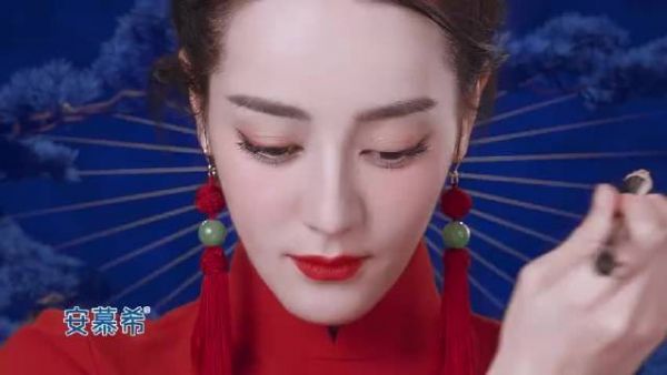 迪丽热巴的国风造型好可爱！丸子头yyds 你扎了吗～