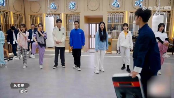 哈哈哈 这次秦霄贤不仅充当了教练的“沙包”……