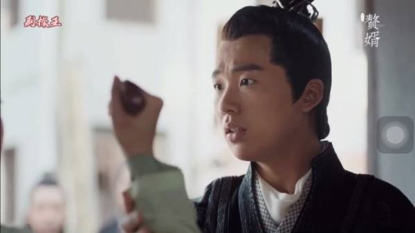 宁毅在霖安无意间看到了耿护院和小婵！