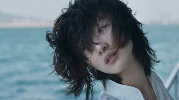 周冬雨海风大片️，姐姐太适合这种风格了吧！