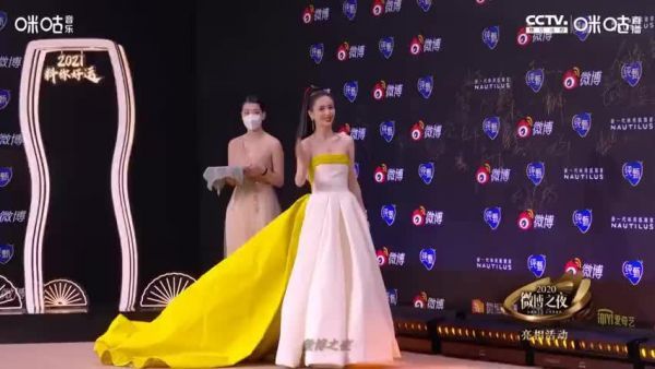 丫丫不止侧颜，整个人都是高光！好美一妞