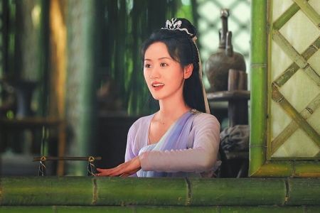饰演身份转变跨度大的褚璇玑,对袁冰妍是全新挑战