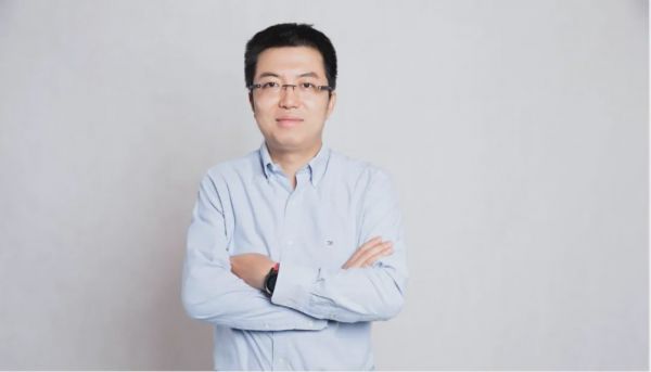 富途创始人兼CEO李华