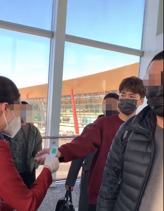 李易峰测温登机