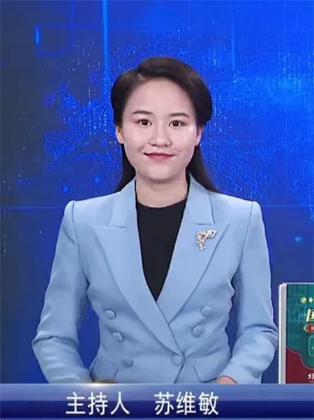 主持新闻节目中的苏维敏。横县融媒体中心供图