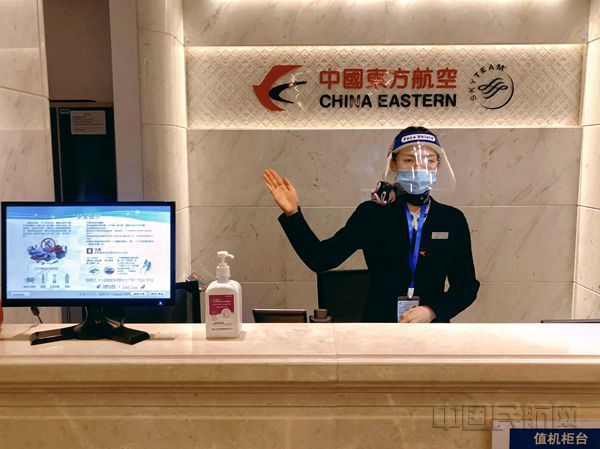 为两舱旅客提供一站式服务的东航V21S贵宾室