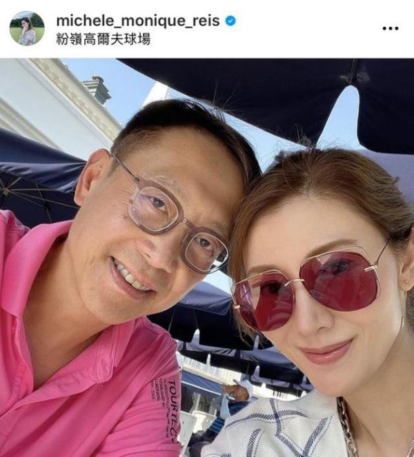 李嘉欣晒与老公合照