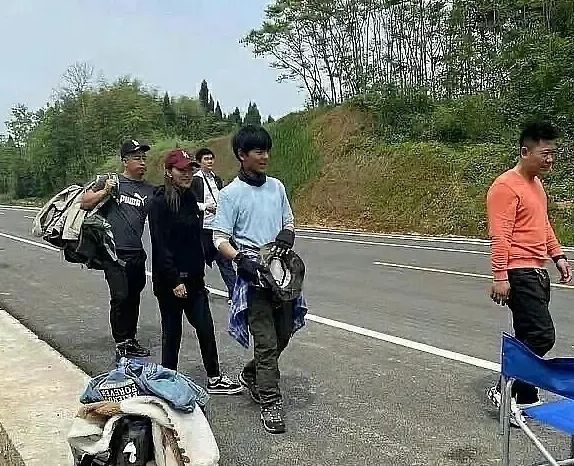 网友曝光丁真拍摄现场照