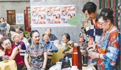图为“27院儿”举办的咖啡制作品鉴活动。 资料图片