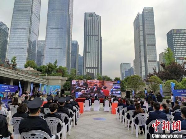 图为销毁行动启动仪式现场。 刘美伶 摄