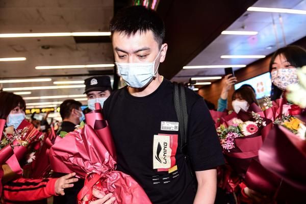 辽宁球迷迎接辽宁男篮回家