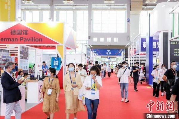资料图：2021浙江国际进口商品海淘汇现场。主办方提供