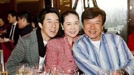 成龙一家
