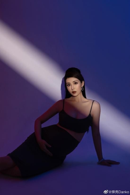弹壳妻子 