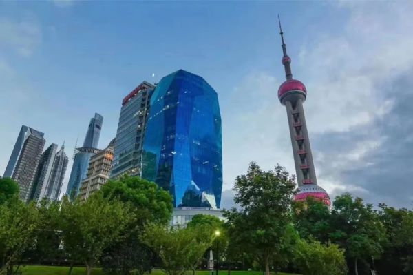 上海石油天然气交易中心位于拥有“东方蓝宝石”美誉的中国金融信息中心 金伟良摄