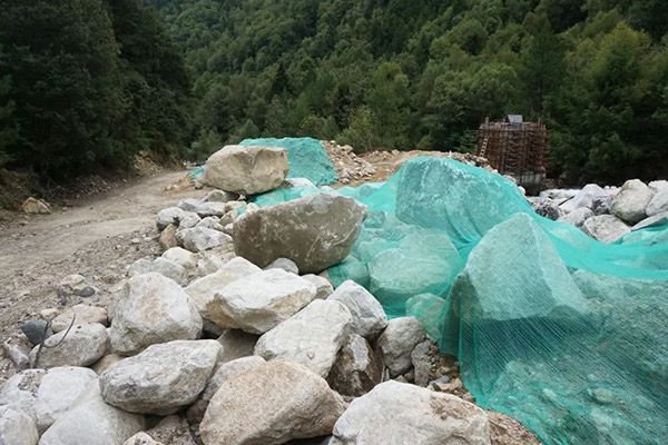 水电站项目建设现场,被疑破坏生态环境。 受访者供图