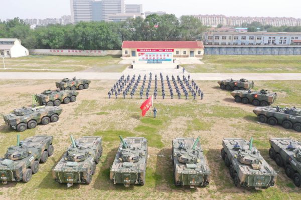 中国海军参加“晴空”比赛的官兵近日举行誓师大会。（徐翥 摄）