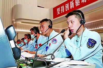     北京航天飞行控制中心神舟十二号任务北京总调度。王永亮摄/光明图片