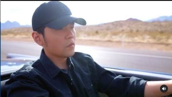 周杰伦上周曝光新歌的25秒前奏MV,目前已突破百万点击