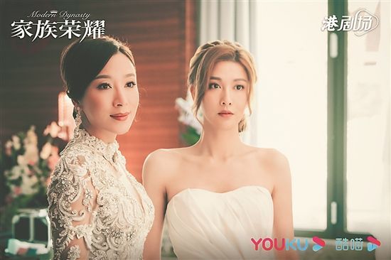  （左起）甄芯（杨茜尧饰）、贾洛仪（李彩桦饰）
