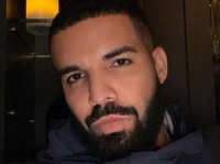 女粉丝曝曾与“公鸭”Drake约会 本人表示否认