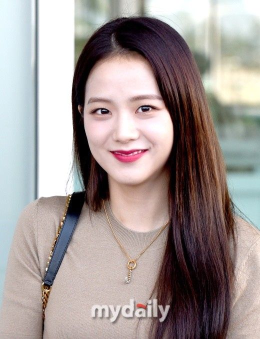 BLACKPINK成员金智秀开通个人频道将捐献全部收益