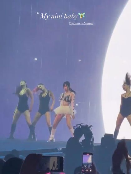 郑秀妍看BLACKPINK演唱会