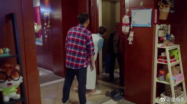 女子平时凶神恶煞,接领导电话却极其温柔,丈夫笑话她