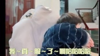 久诚打完疯癫赛整个人也有点疯癫：张嘴大笑……