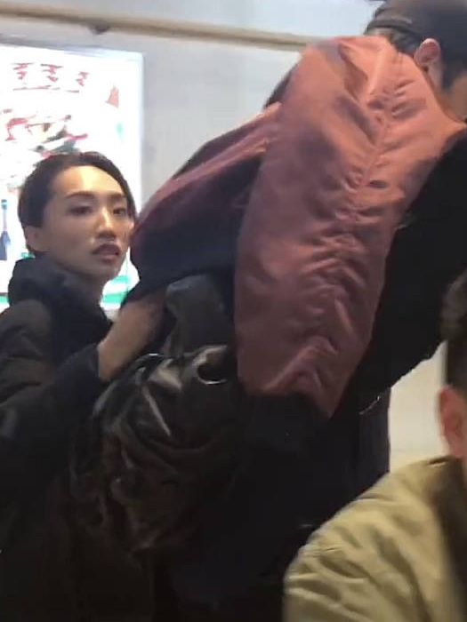 网友曾在餐厅偶遇胡歌及他老婆