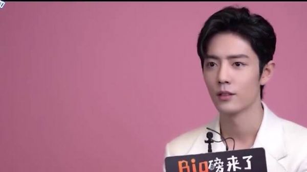 肖战聊吻戏被调侃：没对她一见钟情吗？