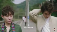 李易峰在卧室与杨幂接吻,谁注意到李易峰的手?tyxgtpxrkxeu