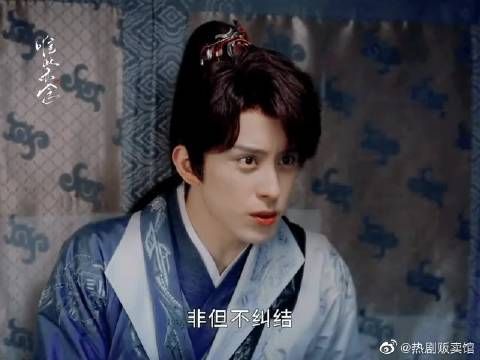 音乐一响，直角溜肩闪亮登场