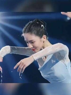 不愧是北舞毕业的,要不是因为身体原因放弃舞蹈去作演员了……