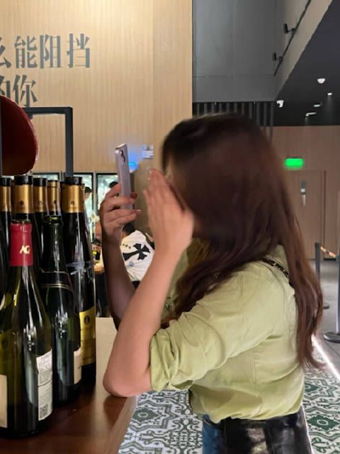 女子发现从小玩到大的同村闺蜜是公司副董事长：认识25年了，一直说自己卖鸡蛋