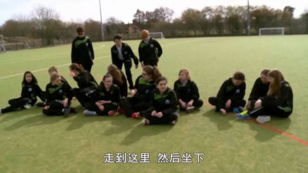 中式:英国学生上中国体育课,一听跑800米,崩溃痛哭……