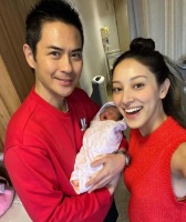 陈凯琳晒三胎儿子满月照,甜蜜告白郑嘉颖