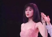 关之琳颜值巅峰时期,看到她出场的那一刻,美到无法形容
