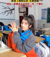 新疆一女高中生因颜值走红,五官立体满脸清纯,引起网友热议