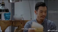 美女正在考虑原不原谅大叔,没想到直接被大叔抱走,当场原谅他