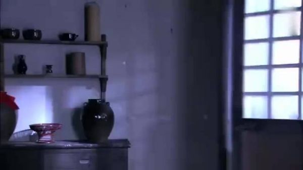 女特务被土匪抓住,直接勾搭土匪老大,给老大乐傻了