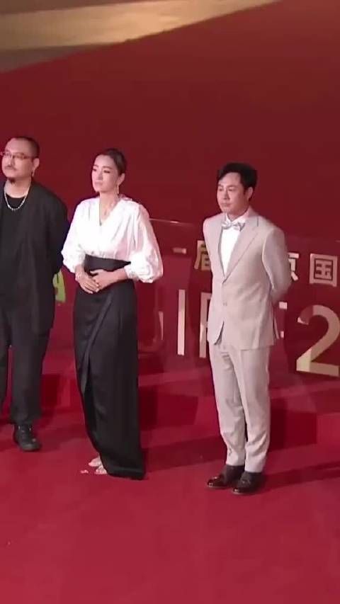 同框出席活动,亮相红毯……