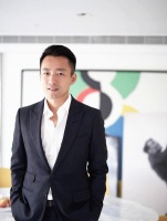 汪小菲寸头亮相显憔悴,形象不如具俊晔,引起网友热议