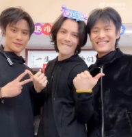 向佐现身小杨哥直播间,身型暴瘦双颊凹陷,被网友质疑身体出问题