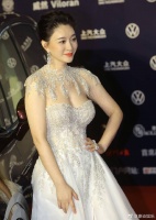 李小冉:娱乐圈里的“宠儿”!高挑时尚的身材,刷新对女神新认知