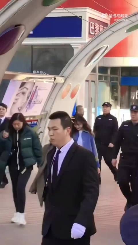 好等待三月份的活动啊!迪丽热巴
