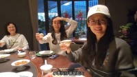苗苗带女儿去看小姨子拍戏,郑恺力捧小姨子出道!