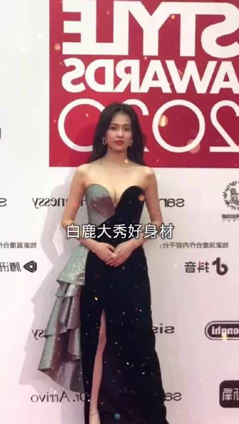 性感女神丰满迷人，身材完美，太迷人了……