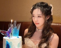 王思聪为网红庆生送40万名酒!胖到没脖子,引起网友热议